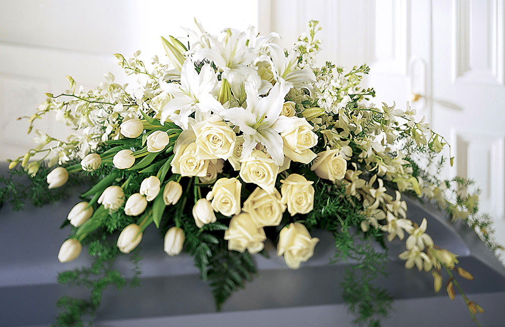 Get Condolence Wreaths Delivered at the Funeral Service