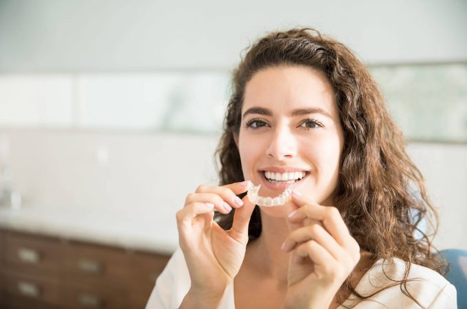 Embracing Change: A Guide on How to Adjust to Wearing Clear Aligners and Avoid Common Problems